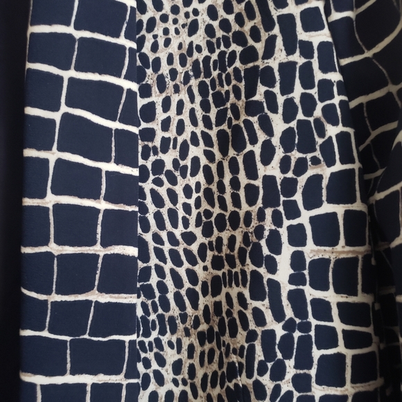 BCBG Fashion Blazer - Picture 2 of 4